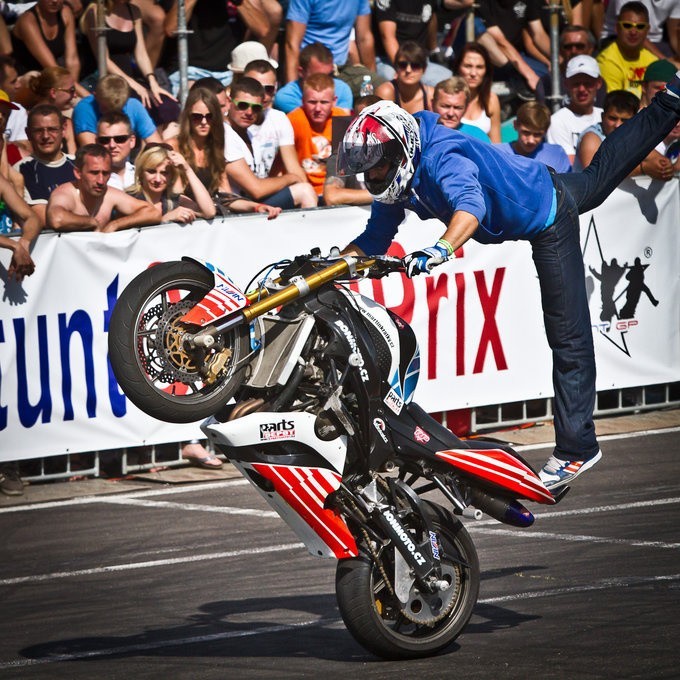 Akrobaci na motocyklach. Plus Stunt Grand Prix 2013 w Bydgoszczy