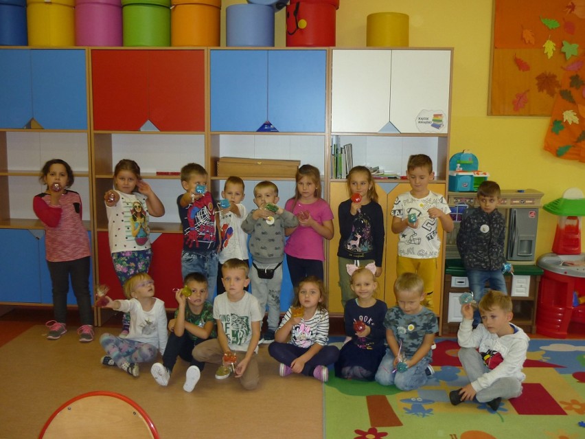 Dzieci ze szkoły w Kaszowie robiły kolorowe mydełka...