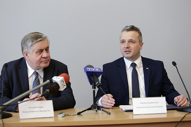 Minister Krzysztof Jurgiel (z lewej) i wojewoda Mikołaj Bogdanowicz