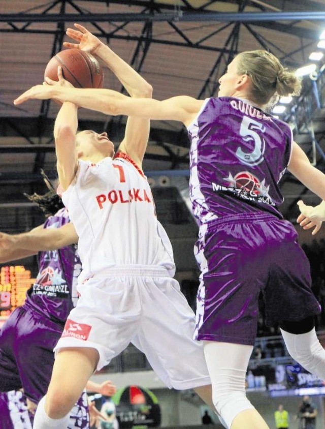 Tym razem wiślaczki zagrały przeciwko sobie. Agnieszka Skobel (z lewej) wywalczyła 5 punktów, a Amerykanka Allie Quigley - 16