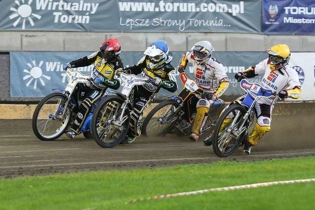 Czwarty wyścig zawodów. Od lewej jadą: Tomasz Gollob, Paweł Przedpełski, Patryk Malitowski i Maciej Janowski. Torunianie wygrali ten wyścig 4:2