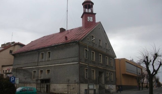 Pochodzący z XIX wieku ratusz od wielu lat nie jest już siedzibą władz Baborowa. Te przeniosły się do gmachu dobudowanego do niego. Swoje biura miały w nim różne stowarzyszenia pożytku publicznego -  i wrócą tam po zakończeniu remontu.