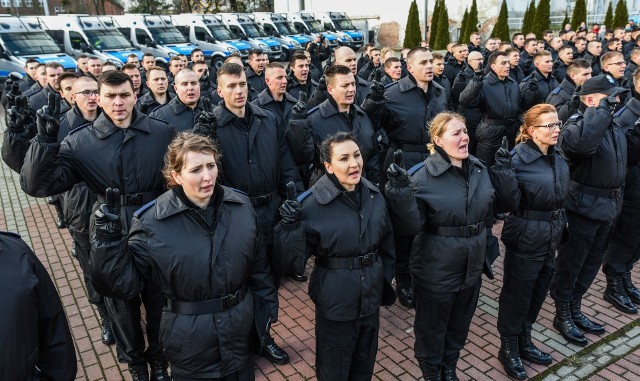 Policjanci walczą o podwyżki, które sprawią, że ich uposażenia zbliżą się przynajmniej do żołnierskich