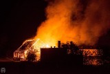 W Mąkowarsku w nocy spłonęła stodoła. Przyczyną prawdopodobnie podpalenie [zdjęcia]