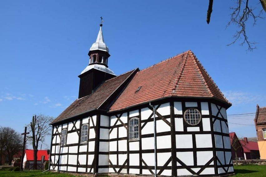 Kościółek w Kalsku to prawdziwa perełka architektoniczna.