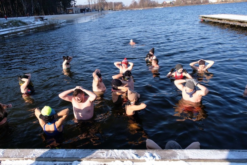 Morsowanie na plaży w Dojlidach 20 listopada 2022 r.