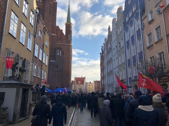 Pogrzeb Pawła Adamowicza 19.01.2019 - transmisja, relacja. Gdańsk pogrążony w żałobie. Tłumy gdańszczan żegnają prezydenta