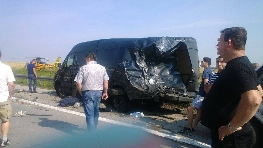 Wypadek na autostradzie A4. Zderzyły się dwa busy. Cztery osoby ranne (ZDJĘCIA)