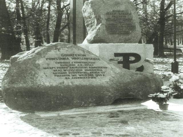 Obelisk upamiętniający powstańców z Czerniakowa