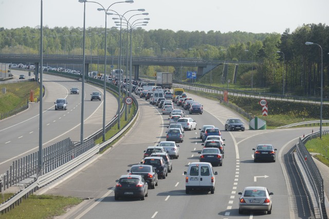 Kierowcy jadący autostradą do Torunia wjeżdżają na węzłach "Lubicz" i "Turzno"