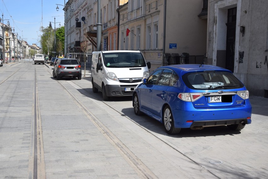 Na odcinku 250 metrów ulicy Chrobrego doliczyliśmy się...