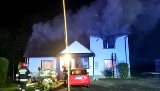 Pożar domu w Dobieszynie. Matka i córka wzywały pomocy z okna na piętrze