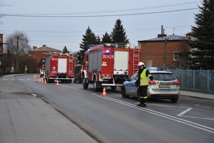 Wola Rzędzińska. Poważny wypadek drogowy. Dwie osoby ranne, świadkowie twierdzą, że trzecia zbiegła z miejsca zdarzenia [ZDJĘCIA]