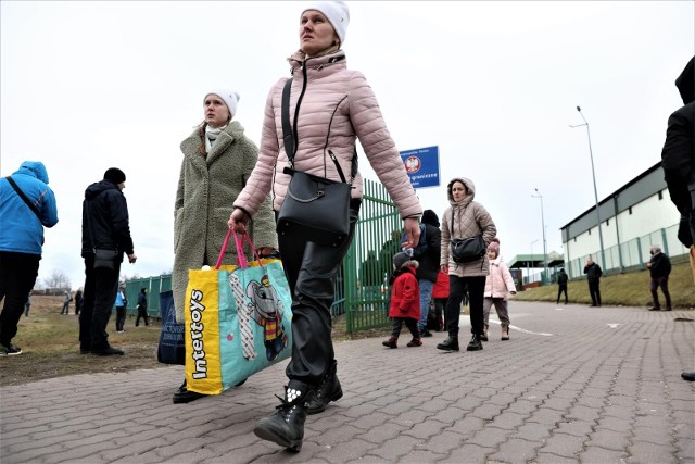 25.02.2022 medyka przejscie graniczne granica polska ukraina uchodzcy rosja wojna konflikt fot. pawel dubiel / polska press