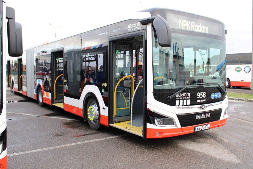 Kolejne nowoczesne autobusy wyjadą na ulice Radomia. Zobacz na zdjęciach, jak wyglądają nowe pojazdy