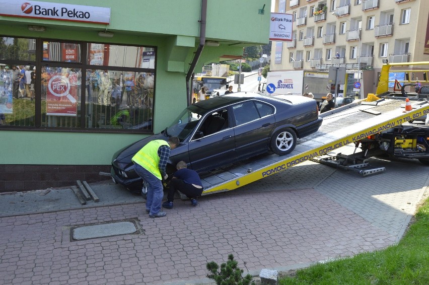 Samochód w pułapce - nietypowy wypadek w Gorlicach [ZDJĘCIA]