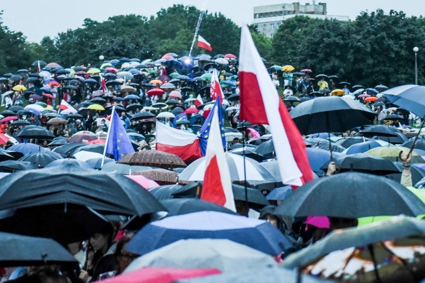 Łańcuch Światła w Poznaniu po raz ósmy. "Brawo my!"