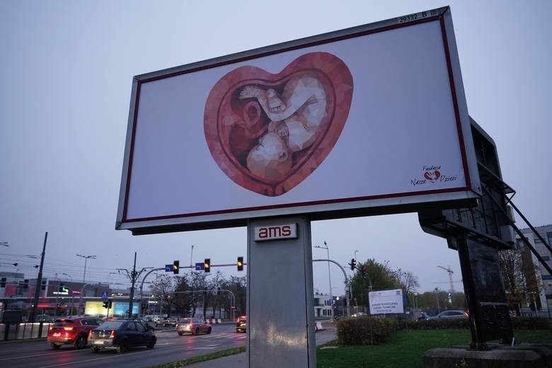 Grafika na billboardach została kupiona na jednym z portali,...