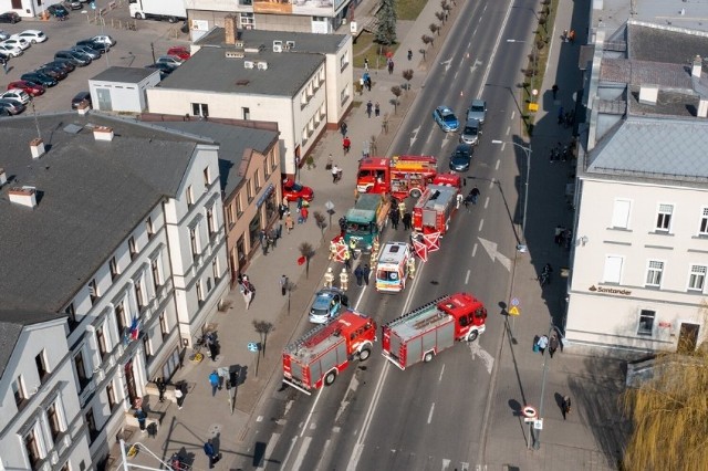 Około godziny 9.30 służby ratunkowe pospieszyły na ulicę Dworcową w Szamotułach. Nieopodal centrum handlowego Multibox doszło do śmiertelnego potrącenia pieszego przez śmieciarkę z kontenerem. Przejdź dalej -->