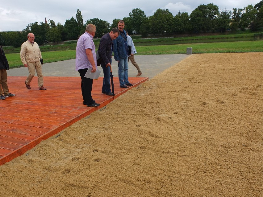 Teren do plażowania kosztował ratusz 150 tysięcy złotych,...