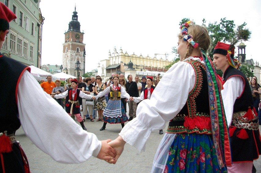 Od zarania ludzkości chłopców rodzi się więcej niż...