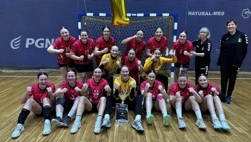 Korona Handball Kielce wygrała z SKS Kusy Kraków i zajęła pierwsze miejsce w turnieju 1/16 finału Mistrzostw Polski Juniorek Młodszych
