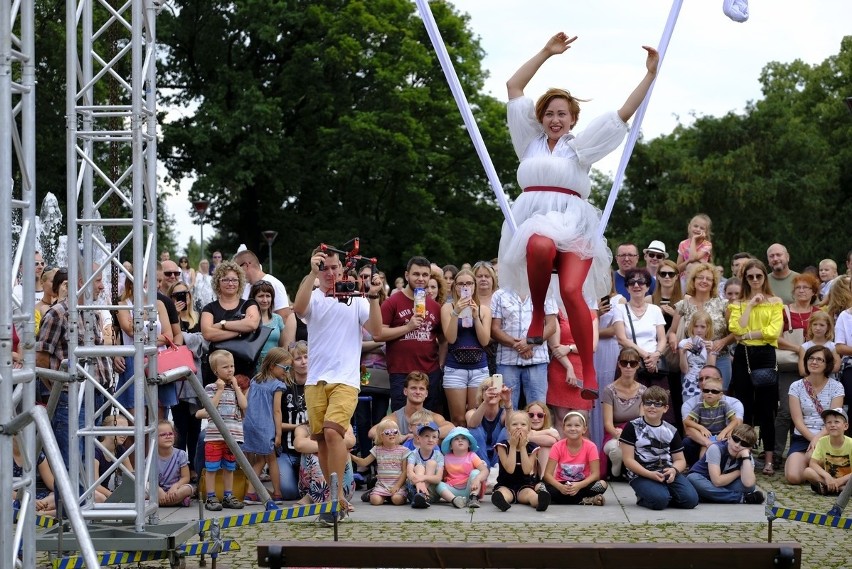 Podniebne akrobacje na szarfach w wykonaniu estońskiej...