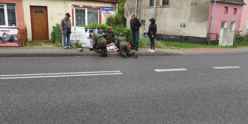 Terytorialsi z Trzebiatowa udzielili pomocy poszkodowanemu w wypadku rowerzyście