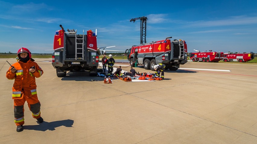 Ćwiczenia "Samolot 2017" w Pyrzowicach: Awaryjne lądowanie Boeinga ZDJĘCIA+WIDEO