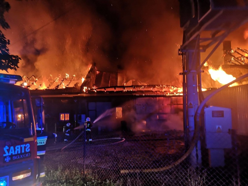 26.09.2020. Pożar w Izdebniku. Strażacy walczyli z ogniem...