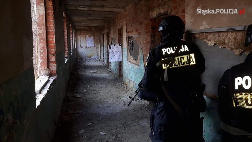 Policjanci na szkoleniu u żołnierzy 6. Batalionu...