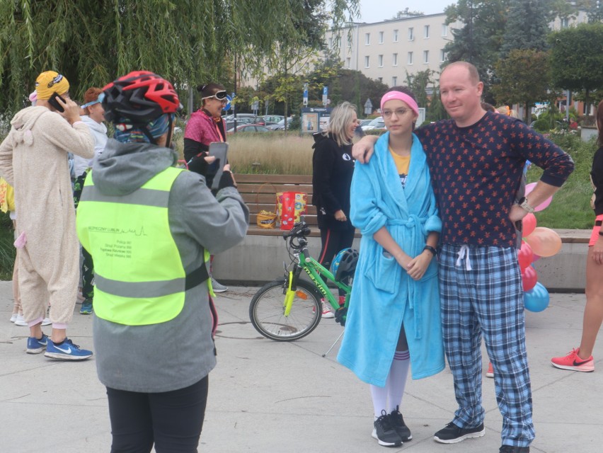 Niecodzienny bieg w Świdniku. Mieszkańcy wskoczyli w piżamy i pobiegli charytatywnie. Zobacz zdjęcia