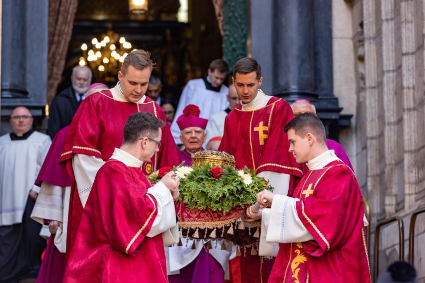 Z katedry na Wawelu wyruszyła tradycyjna procesja ku czci...