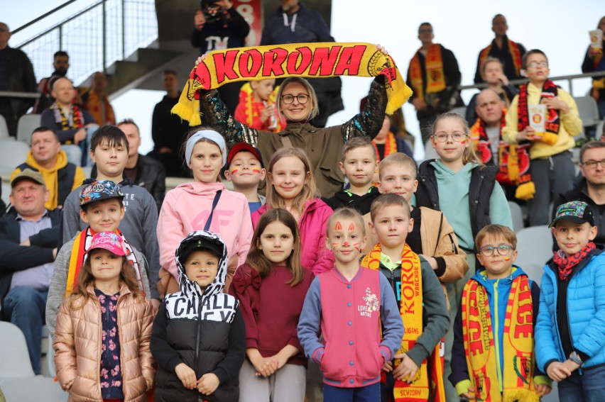 Tak kibicowaliście Koronie Kielce w wygranym 2:1 meczu z Górnikiem Polkowice w Fortuna 1 lidze. Zobaczcie drugą galerię zdjęć kibiców 