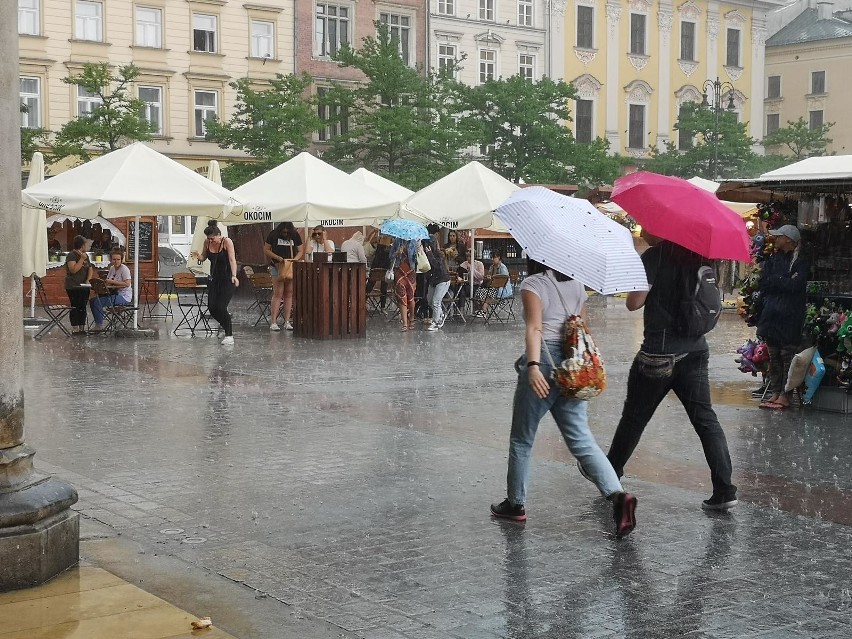 Kraków. Wielka ulewa przeszła przez miasto [ZDJĘCIA]