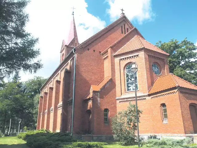 Kościół i plebania w Świeszynie są zamknięte. Msze odprawia ksiądz, który dojeżdża z innej parafii.