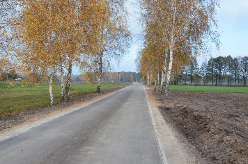 Inwestycje w gminie Kadzidło. Droga asfaltowa w Czarni oddana do użytku. 2.11.2022. Zdjęcia