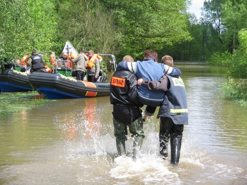 Wojsko pomaga powodzianom