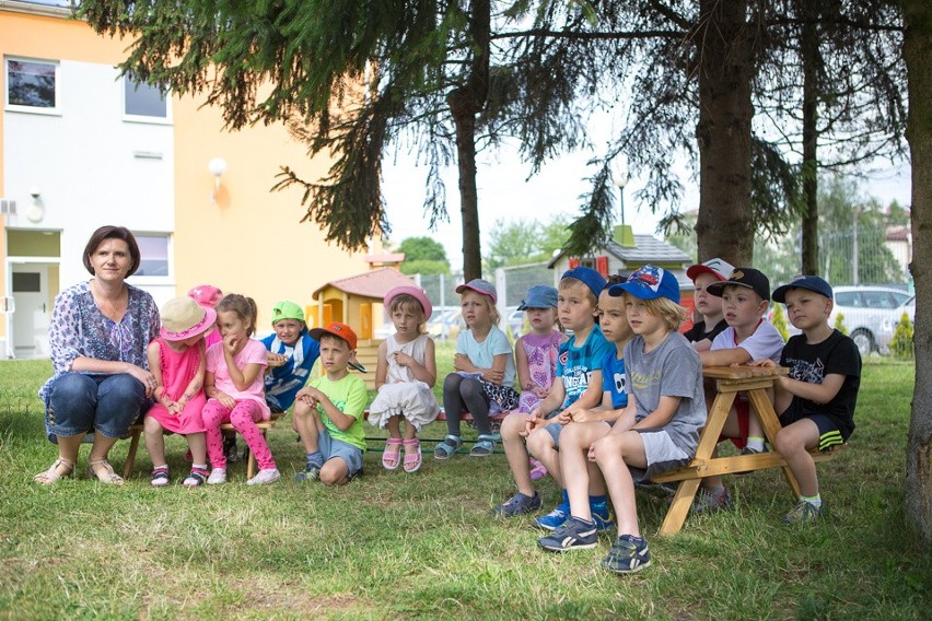 Tarnów. "Czytanie na murawie" w przedszkolu nr 8