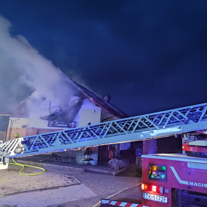 Pożar w budynku pizzerii w Bolminie. Właściciel próbował ratować dobytek. Zobacz zdjęcia