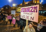 Międzynarodowy Strajk Kobiet w Bydgoszczy. Panie protestowały 8 marca [ZDJĘCIA]