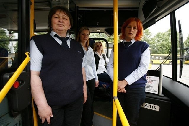 Kobieta za kierownicą autobusu