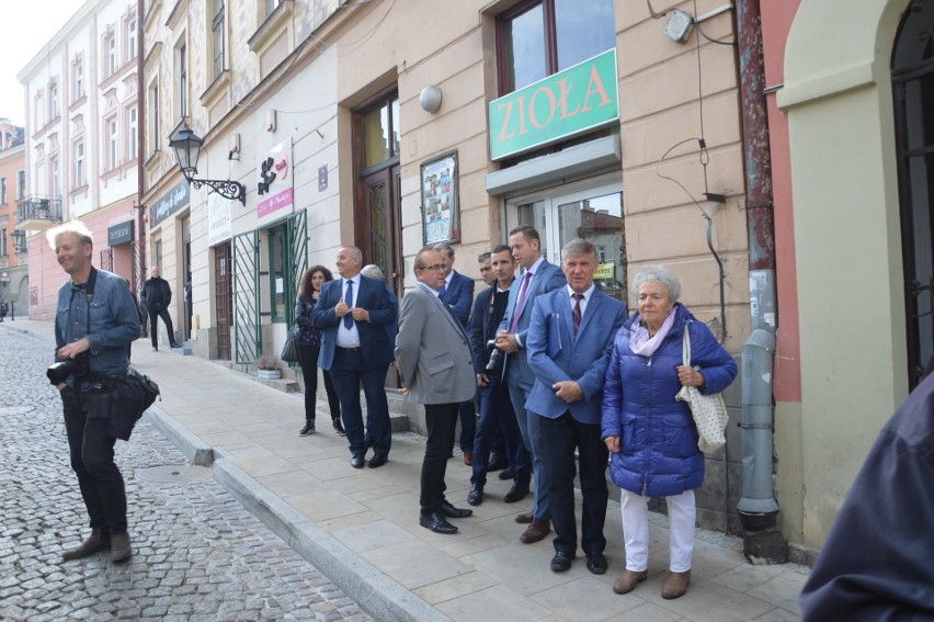 Wybory samorządowe 2018. Wicepremier Beata Szydło spotkała się z tarnowianami na Rynku [ZDJĘCIA]