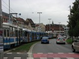 Wrocław: Komunikacyjny paraliż w centrum. Najpierw zepsuty tramwaj, potem brak prądu (ZDJĘCIA)