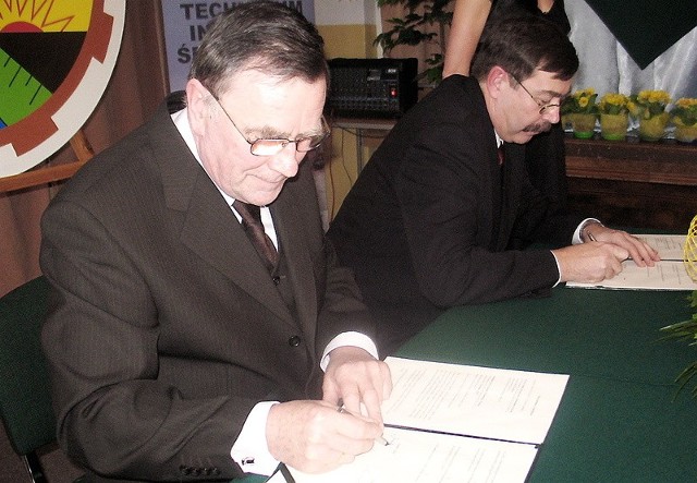 Porozumienie podpisali Józef Pyrczaki i Krzysztof Kannenberg