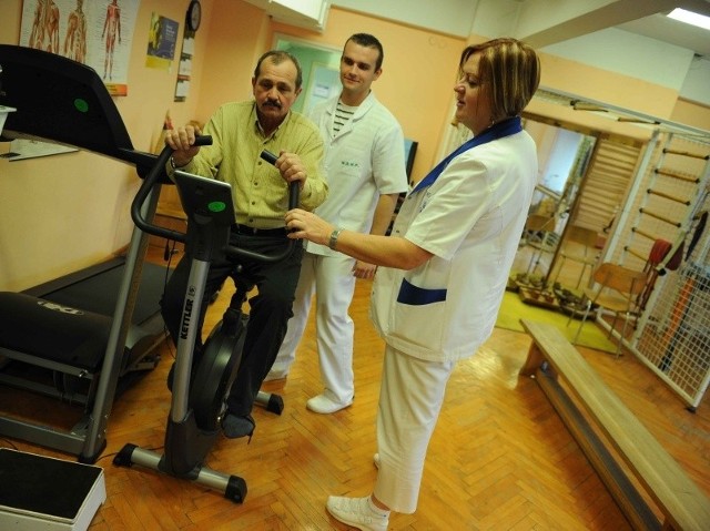 Dla takich pacjentów jak Jan Gorzelnik (na zdjęciu)  brak możliwości rehabilitacji to duża strata.
