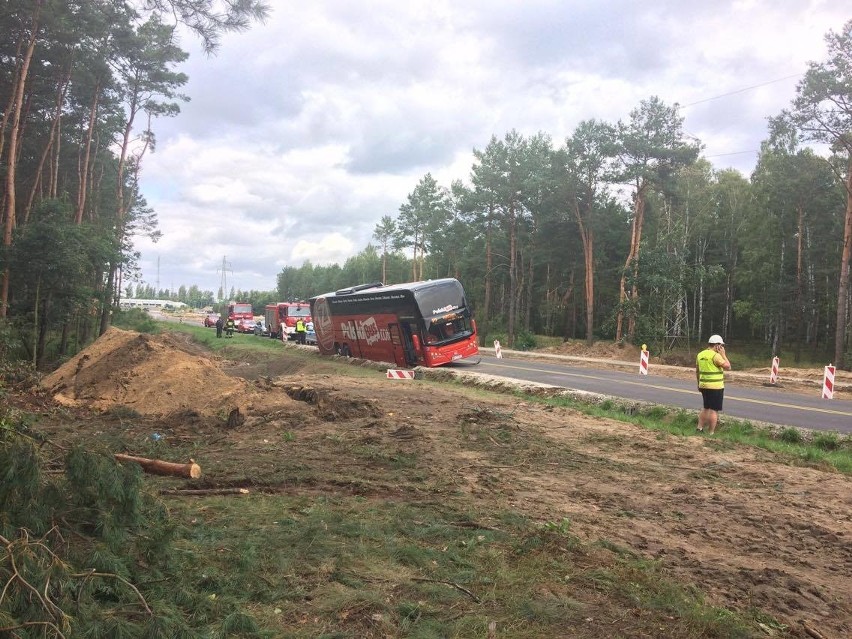 Polski Bus blokował DK 91 na wylocie na Łódź [ZDJĘCIA]...