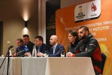 W poniedziałkowej konferencji prasowej uczestniczyli organizatorzy KSM, zawodnicy: Marcin Możdżonek i Damian Schulz, prezes Asseco Resovii Bartosz Górski, trener Gheorghe Cretu, ambasador imprezy - Krzysztof Ignaczak.