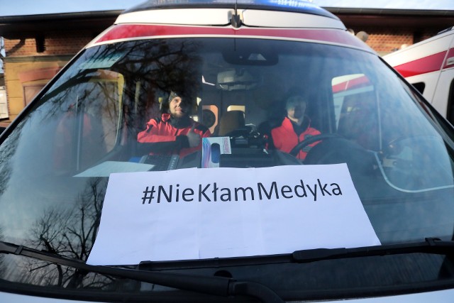 "#Nie kłam medyka" to jedna z akcji, która ma uświadomić mieszkańcom, aby rzetelnie informowali służby medyczne na temat swojego stanu zdrowia i nie ukrywali, że np. wrócili z zagranicy lub mieli kontakt z chorym.