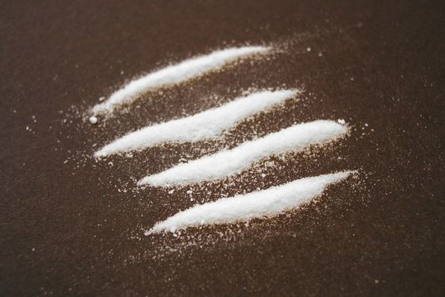 Wstępnie badanie wykazało, że biały proszek to metamfetamina. To narkotyk będący pochodną amfetaminy, tylko mocniejszy i bardziej toksyczny.  